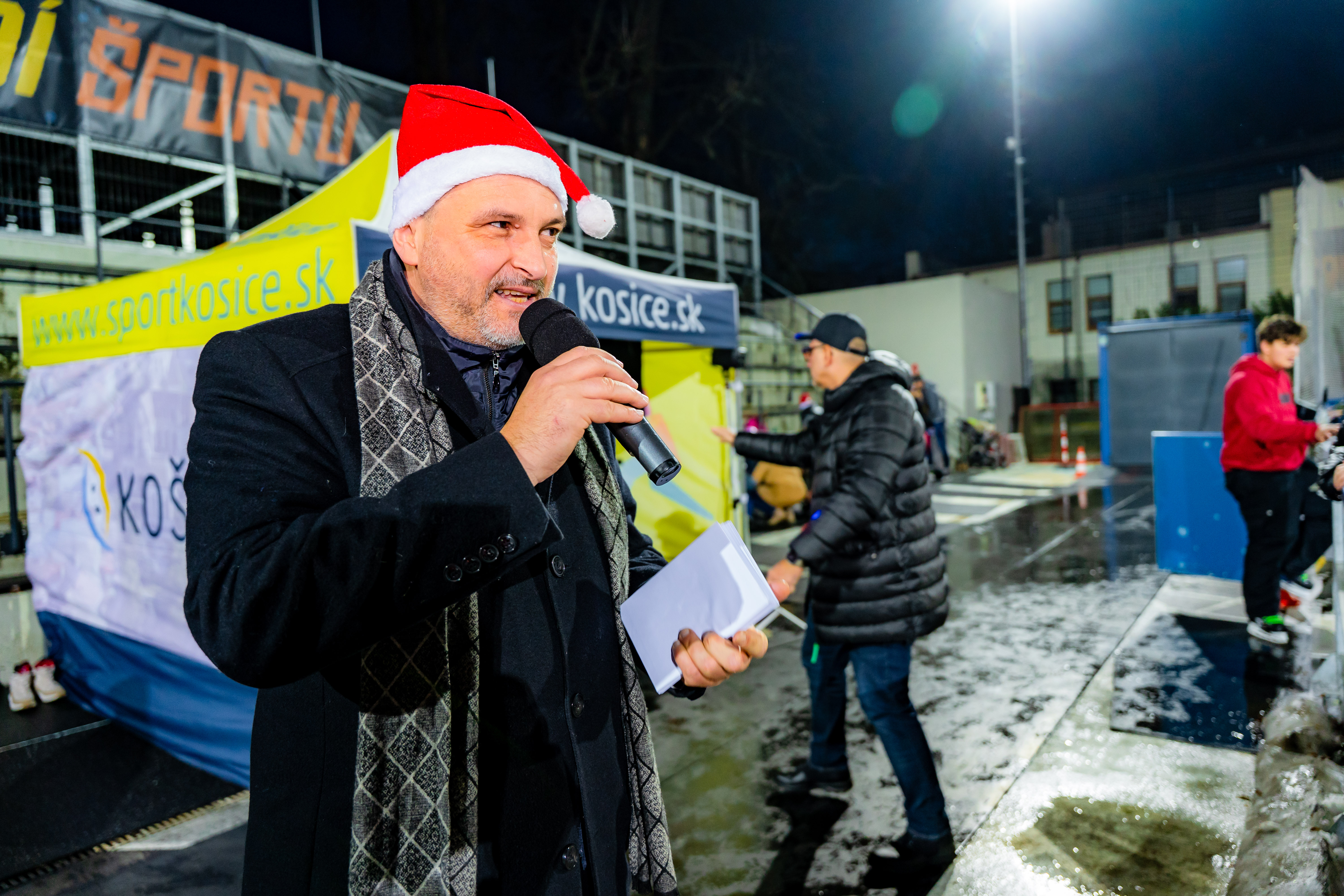 Otvorenie ladovej plochy v Mestskom parku-7